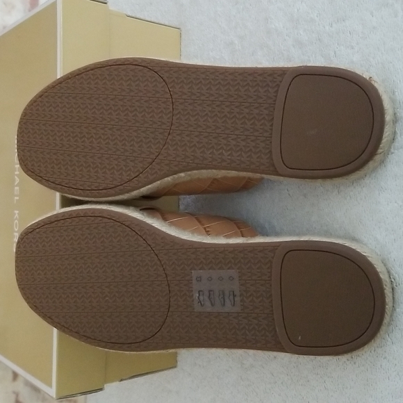 New Michael Kors Linden Croc-Embossed Sandals - Picture 12 of 13